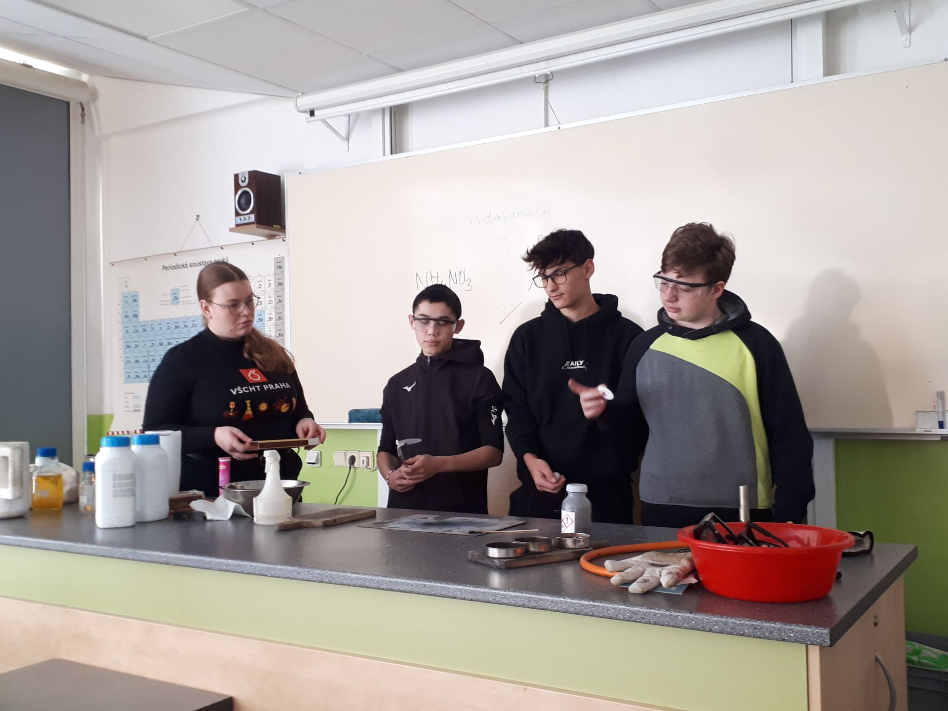 HODINA MODERNÍ CHEMIE NA NAŠÍ ŠKOLE