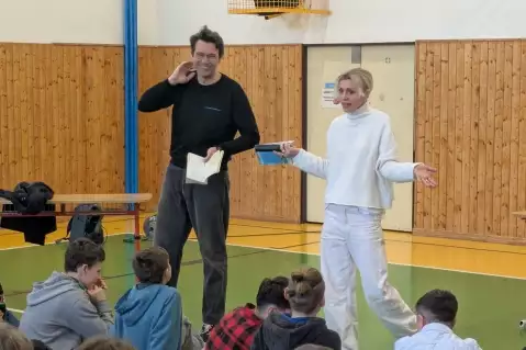 LISTOVÁNÍ: JAK BÝT KLUKEM/HOLKOU