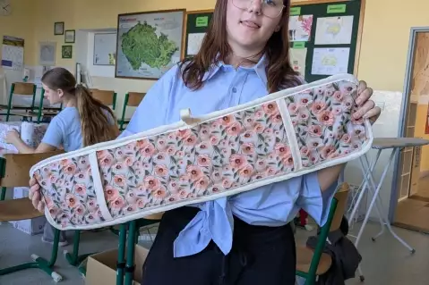 CHŇAPKY NAŠICH ŠVADLENEK