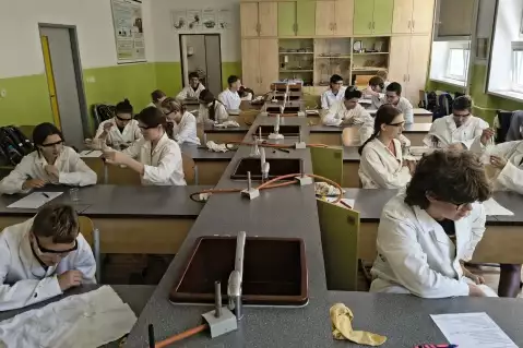 DEN PLNÝ CHEMICKÝCH POKUSŮ