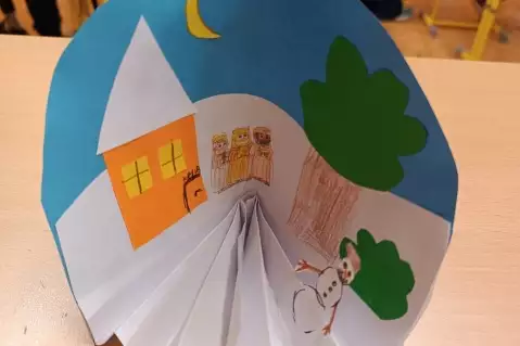 PAPÍROVÉ PUTOVÁNÍ ZIMNÍ KRAJINOU