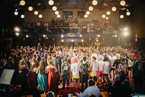 ČTVRTSTOLETÍ NA PARKETU!