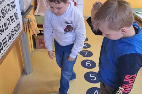EXPERIMENT S KRÁTERY NA MĚSÍCI
