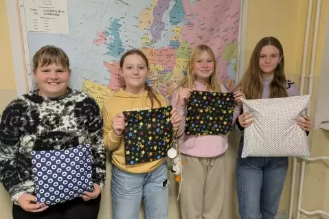 ŠVADLENKY UŠILY POTAH NA POLŠTÁŘ