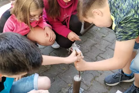 ŠESŤÁCI ZAŽILI TERÉNNÍ HODINU ZEMĚPISU