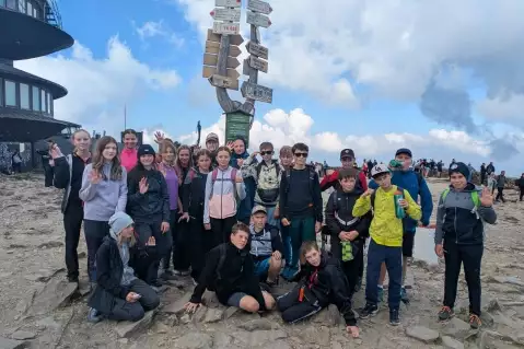 ŽÁCI 7.B DOBYLI NEJVYŠŠÍ HORU ČR
