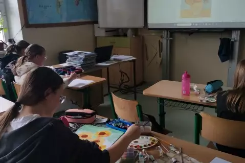 SEDMÁCI MALOVALI SLUNEČNICE OD GOGHA